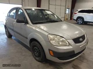 2008 Kia Rio LX with VIN KNADE123786307526, listed as a IAAI auction lot 41723951 with 133,446 mi miles. Bid and sale history available at carsss.com. Image 1.