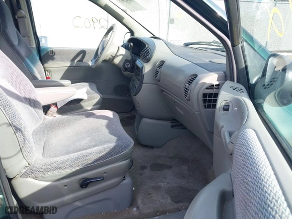 1997 Dodge Caravan SE with VIN 1B4GP44R5VB429251, listed as a IAAI auction lot 41642902 with 186,560 mi miles. Bid and sale history available at carsss.com. Image 5.