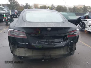 2013 Tesla Model S с VIN 5YJSA1CN0DFP20408, выставлен на аукционе IAAI как лот 41524470 с пробегом Не указан миль и . История ставок и продаж доступна на DreamBid. Изображение 6.