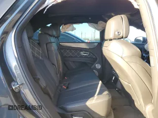 2021 Bentley Bentayga V8 z VIN SJAAM2ZV9MC032759, wystawiony jako Copart lot #81136944 z przebiegiem 49 426 mil mil oraz Czysty tytuł • Clean title. Historia ofert i sprzedaży dostępna na DreamBid. Obrazek 11.