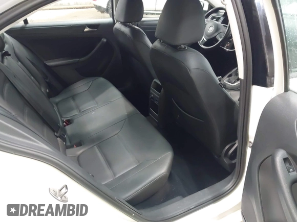 2012 Volkswagen Jetta SE z VIN 3VWDP7AJXCM075722, wystawiony jako IAAI lot #42688997 z przebiegiem 121 348 mil mil oraz . Historia ofert i sprzedaży dostępna na DreamBid. Obrazek 8.