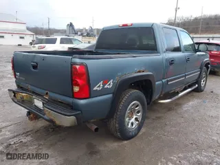 2006 Chevrolet Silverado 1500 LS with VIN 2GCEK13VX61224130, listed as a IAAI auction lot 41495787 with 250,919 mi miles. Bid and sale history available at carsss.com. Image 4.