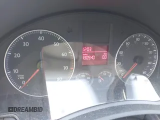 2009 Volkswagen Rabbit S с VIN WVWDA71KX9W141224, выставлен на аукционе IAAI как лот 42174538 с пробегом 130 540 миль миль и . История ставок и продаж доступна на DreamBid. Изображение 7.