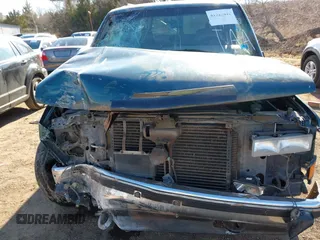1996 GMC Suburban with VIN 1GKFK16R3TJ703465, listed as a IAAI auction lot 41325441 with 271,871 mi miles. Bid and sale history available at carsss.com. Image 6.