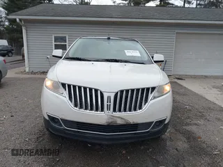 2011 Lincoln MKX with VIN 2LMDJ8JK0BBJ08813, listed as a IAAI auction lot 40978551 with 184,382 mi miles. Bid and sale history available at carsss.com. Image 12.
