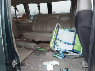 2007 Chevrolet City Express Cargo z VIN 1GNHG39UX71244837, wystawiony jako IAAI lot #41466608 z przebiegiem 317 604 mil mil oraz . Historia ofert i sprzedaży dostępna na DreamBid. Obrazek 8.