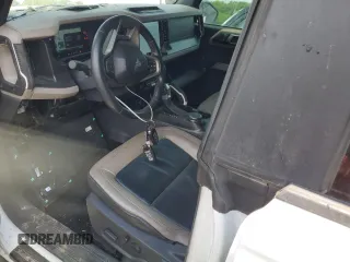 2022 Ford Bronco с VIN 1FMEE5DP6NLB41068, выставлен на аукционе Copart как лот 50778505 с пробегом 70 431 миль миль и Списание • Salvage title. История ставок и продаж доступна на DreamBid. Изображение 7.