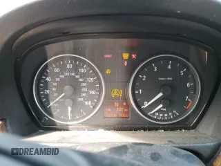 2006 BMW 3 Series 325i z VIN WBAVB13536PT02330, wystawiony jako Copart lot #49871145 z przebiegiem 142 336 mil mil oraz Szkoda całkowita • Salvage title. Historia ofert i sprzedaży dostępna na DreamBid. Obrazek 9.