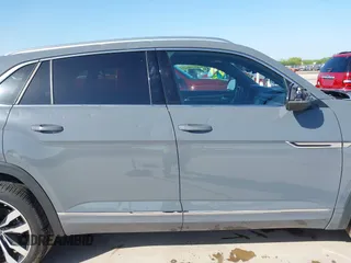 2023 Volkswagen Atlas SEL Premium R-Line z VIN 1V2FE2CA0PC224677, wystawiony jako IAAI lot #41991931 z przebiegiem 22 620 mil mil oraz . Historia ofert i sprzedaży dostępna na DreamBid. Obrazek 14.