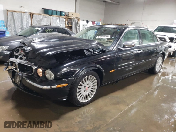 2005 Jaguar XJ Vanden Plas z VIN SAJWA82C65SG44373, wystawiony jako Copart lot #84091444 z przebiegiem 141 993 mil mil oraz Szkoda całkowita • Salvage title. Historia ofert i sprzedaży dostępna na DreamBid. Obrazek 1.