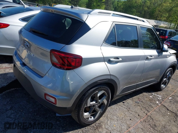 2024 Hyundai Venue SEL with VIN KMHRC8A30RU317543, listed as a IAAI auction lot 41978170 with 10,372 mi miles and . Bid and sale history available at DreamBid. Image 4.