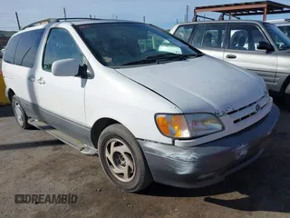 2001 Toyota Sienna LE with VIN 4T3ZF13CX1U327083, listed as a IAAI auction lot 41588036 with 220,064 mi miles. Bid and sale history available at carsss.com. Image 1.