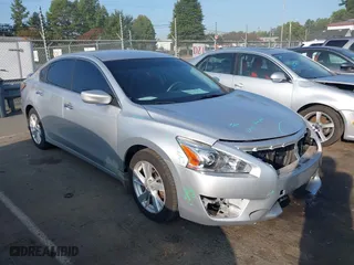 2015 Nissan Altima 2.5 SV with VIN 1N4AL3AP9FC450963, listed as a IAAI auction lot 40270304 with 125,603 mi miles. Bid and sale history available at carsss.com. Image 1.