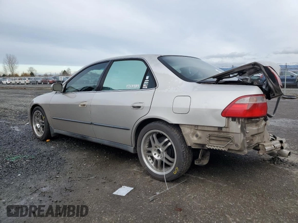 1998 Honda Accord LX with VIN 1HGCG5540WA180862, listed as a Copart auction lot 87071084 with 394,803 mi miles and Salvage title. Bid and sale history available at DreamBid. Image 2.