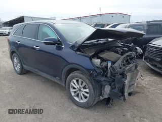 2019 Kia Sorento LX z VIN 5XYPGDA59KG547468, wystawiony jako IAAI lot #41734349 z przebiegiem 148 777 mil mil oraz . Historia ofert i sprzedaży dostępna na DreamBid. Obrazek 1.