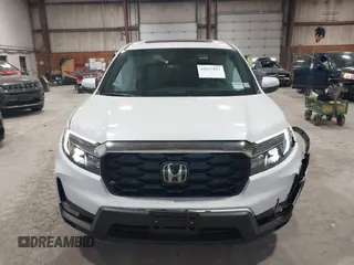 2025 Honda Passport EX-L z VIN 5FNYF8H5XSB017943, wystawiony jako IAAI lot #42027857 z przebiegiem 1822 mil mil oraz . Historia ofert i sprzedaży dostępna na DreamBid. Obrazek 12.