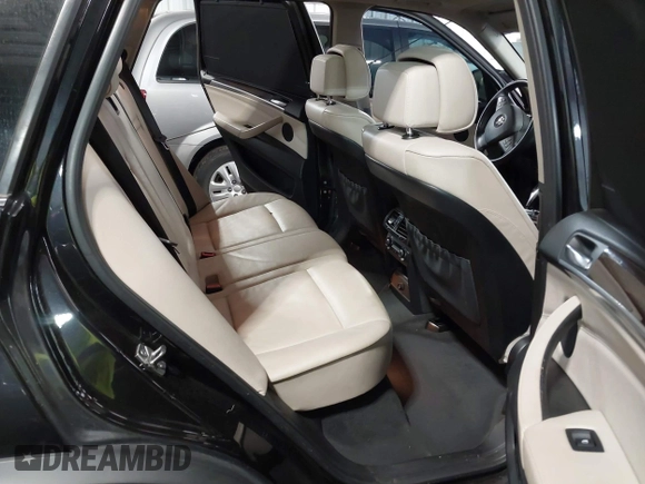 2011 BMW X5 35d z VIN 5UXZW0C54BL369201, wystawiony jako IAAI lot #42285920 z przebiegiem 158 287 mil mil oraz . Historia ofert i sprzedaży dostępna na DreamBid. Obrazek 8.
