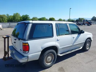 1995 Ford Explorer Eddie Bauer z VIN 1FMDU34XXSZA95353, wystawiony jako IAAI lot #42311338 z przebiegiem 199 013 mil mil oraz . Historia ofert i sprzedaży dostępna na DreamBid. Obrazek 4.
