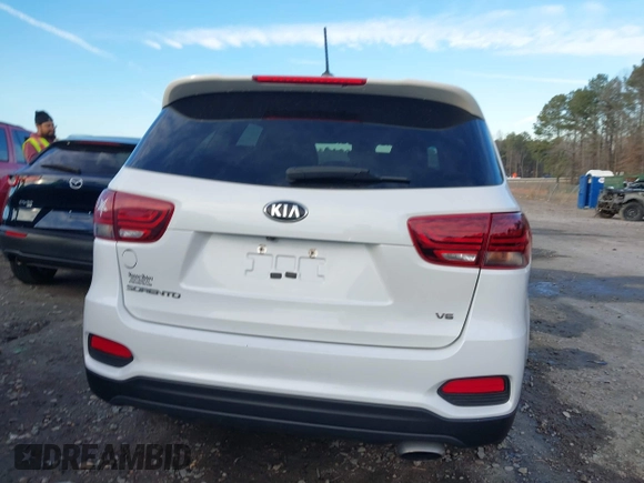 2020 Kia Sorento LX V6 with VIN 5XYPGDA59LG620680, listed as a IAAI auction lot 41452415 with 107,752 mi miles. Bid and sale history available at carsss.com. Image 17.