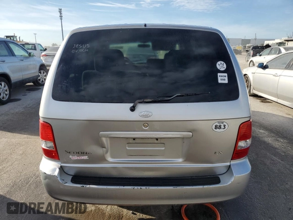 2005 Kia Sedona LX with VIN KNDUP132356769452, listed as a Copart auction lot 82835494 with 93,845 mi miles and Salvage Title. Bid and sale history available at carsss.com. Image 6.