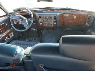 1990 Cadillac Brougham z VIN 1G6DW5476LR725075, wystawiony jako Copart lot #47456955 z przebiegiem Nie podano mil oraz Szkody całkowita. Historia ofert i sprzedaży dostępna na DreamBid. Obrazek 8.