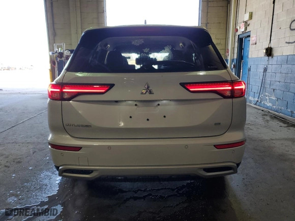 2024 Mitsubishi Outlander SE with VIN JA4J4VA87RZ029735, listed as a Copart auction lot 53530335 with 28,379 mi miles and Clean Title. Bid and sale history available at carsss.com. Image 6.