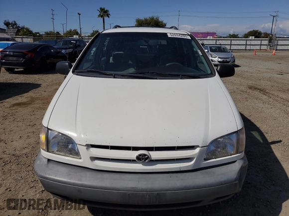 2000 Toyota Sienna LE with VIN 4T3ZF13C2YU254124, listed as a Copart auction lot 52034205 with 178,072 mi miles and Clean Title. Bid and sale history available at carsss.com. Image 5.
