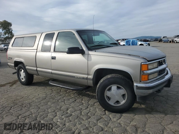 1998 Chevrolet Silverado 1500 with VIN 1GCEK19R1WE171942, listed as a Copart auction lot 46476505 with 219,527 mi miles and Salvage Title. Bid and sale history available at DreamBid. Image 4.