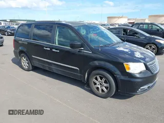 2011 Chrysler Town & Country Touring z VIN 2A4RR5DG1BR623552, wystawiony jako IAAI lot #42386926 z przebiegiem 138 194 mil mil oraz . Historia ofert i sprzedaży dostępna na DreamBid. Obrazek 1.