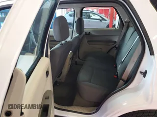 2011 Ford Escape XLS z VIN 1FMCU9C71BKB04384, wystawiony jako IAAI lot #42790150 z przebiegiem 103 089 mil mil oraz . Historia ofert i sprzedaży dostępna na DreamBid. Obrazek 8.