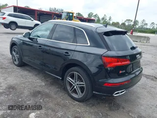 2018 Audi SQ5 Premium Plus z VIN WA1A4AFY6J2009085, wystawiony jako IAAI lot #42410933 z przebiegiem 59 773 mil mil oraz . Historia ofert i sprzedaży dostępna na DreamBid. Obrazek 3.