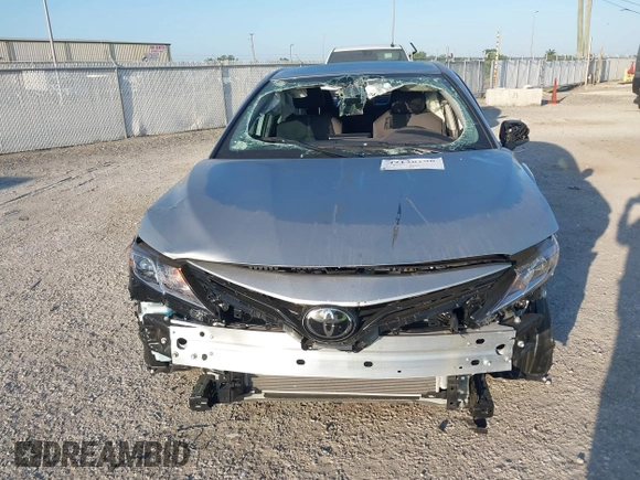 2023 Toyota Camry LE z VIN 4T1C11AK2PU125757, wystawiony jako IAAI lot #42128196 z przebiegiem 5 777 mil mil oraz . Historia ofert i sprzedaży dostępna na DreamBid. Obrazek 12.
