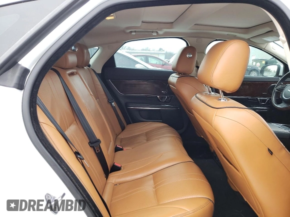 2016 Jaguar XJ R-Sport z VIN SAJWJ1CD6G8W00627, wystawiony jako Copart lot #38892104 z przebiegiem 106 313 mil mil oraz . Historia ofert i sprzedaży dostępna na DreamBid. Obrazek 10.
