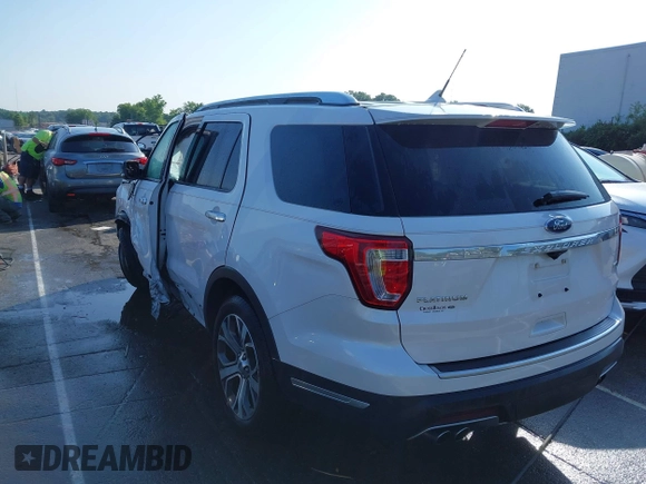 2018 Ford Explorer Platinum z VIN 1FM5K8HT8JGA01933, wystawiony jako IAAI lot #42472016 z przebiegiem 57 607 mil mil oraz . Historia ofert i sprzedaży dostępna na DreamBid. Obrazek 3.