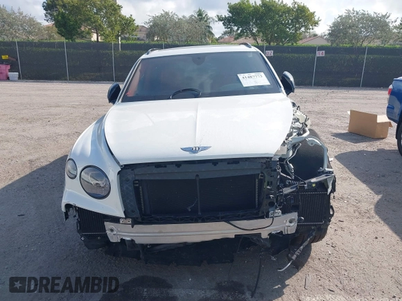 2022 Bentley Bentayga V8 z VIN SJAAM2ZV2NC013035, wystawiony jako IAAI lot #41487773 z przebiegiem 35 500 mil mil oraz . Historia ofert i sprzedaży dostępna na DreamBid. Obrazek 12.