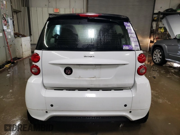 2014 Smart fortwo Pure z VIN WMEEJ3BA8EK740970, wystawiony jako Copart lot #45994035 z przebiegiem 44 787 mil mil oraz Szkoda całkowita • Salvage title. Historia ofert i sprzedaży dostępna na DreamBid. Obrazek 6.
