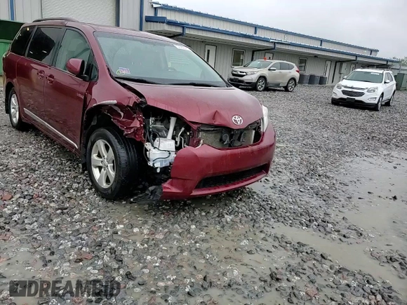 2015 Toyota Sienna LE AAS с VIN 5TDKK3DC2FS677288, выставлен на аукционе Copart как лот 57882845 с пробегом 162 458 миль миль и Списание • Salvage title. История ставок и продаж доступна на DreamBid. Изображение 14.