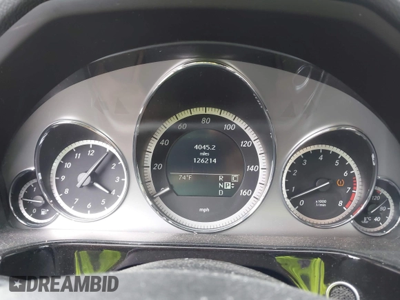 2010 Mercedes-Benz E 550 Luxury z VIN WDDHF7CB5AA069047, wystawiony jako IAAI lot #42111552 z przebiegiem 126 214 mil mil oraz . Historia ofert i sprzedaży dostępna na DreamBid. Obrazek 7.