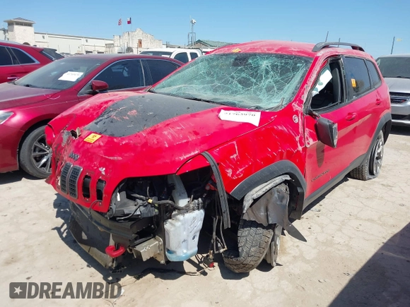 2019 Jeep Cherokee Trailhawk Elite with VIN 1C4PJMBX8KD305108, listed as a IAAI auction lot 41763970 with 70,705 mi miles. Bid and sale history available at carsss.com. Image 2.