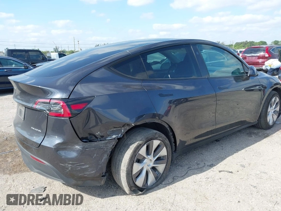2024 Tesla Model Y Long Range z VIN 7SAYGDEE0RA263842, wystawiony jako IAAI lot #42106339 z przebiegiem 48 447 mil mil oraz . Historia ofert i sprzedaży dostępna na DreamBid. Obrazek 6.