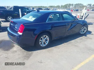 2015 Chrysler 300 Limited z VIN 2C3CCAAG7FH845569, wystawiony jako IAAI lot #41639729 z przebiegiem 196 672 mil mil oraz . Historia ofert i sprzedaży dostępna na DreamBid. Obrazek 4.