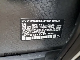2024 BMW iX xDrive50 z VIN WB523CF02RCS04556, wystawiony jako Copart lot #46817195 z przebiegiem 7 915 mil mil oraz Czysty tytuł • Clean title. Historia ofert i sprzedaży dostępna na DreamBid. Obrazek 13.