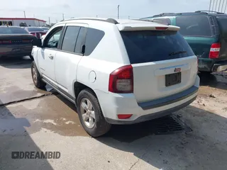 2014 Jeep Compass Altitude with VIN 1C4NJCBA0ED545173, listed as a IAAI auction lot 41924640 with 189,251 mi miles. Bid and sale history available at carsss.com. Image 3.