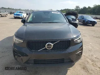 2023 Volvo XC40 Plus Dark Theme с VIN YV4L12UW0P2069853, выставлен на аукционе Copart как лот 57647985 с пробегом 16 252 миль миль и Списание • Salvage title. История ставок и продаж доступна на DreamBid. Изображение 5.