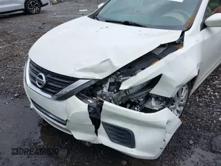 2016 Nissan Altima SR with VIN 1N4AL3AP7GC205080, listed as a IAAI auction lot 41974212 with 61,858 mi miles and . Bid and sale history available at DreamBid. Image 6.
