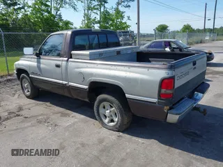 1997 Dodge 1500 z VIN 1B7HC16Y2VJ509957, wystawiony jako IAAI lot #42100719 z przebiegiem 133 165 mil mil oraz . Historia ofert i sprzedaży dostępna na DreamBid. Obrazek 3.