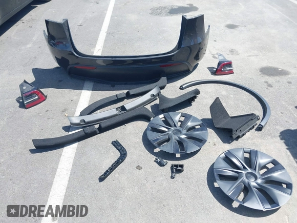 2024 Tesla Model Y с VIN 7SAYGDED2RF102144, выставлен на аукционе IAAI как лот 42278757 с пробегом 25 787 миль миль и . История ставок и продаж доступна на DreamBid. Изображение 12.