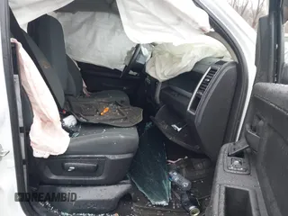 2018 Ram 1500 Express с VIN 3C6RR7KT0JG214424, выставлен на аукционе IAAI как лот 41076707 с пробегом 200 895 миль миль и . История ставок и продаж доступна на DreamBid. Изображение 5.