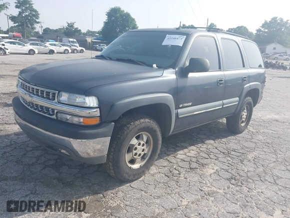 2002 Chevrolet Tahoe LS z VIN 1GNEC13ZX2R273935, wystawiony jako IAAI lot #42246472 z przebiegiem 205 995 mil mil oraz . Historia ofert i sprzedaży dostępna na DreamBid. Obrazek 2.