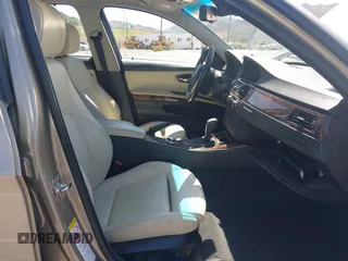 2007 BMW 3 Series 328xi z VIN WBAVT73507FZ36573, wystawiony jako IAAI lot #42313859 z przebiegiem 161 151 mil mil oraz . Historia ofert i sprzedaży dostępna na DreamBid. Obrazek 5.